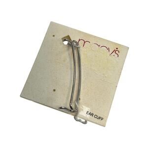 Macy’s Silver Wire Ear Cuff, NWT!